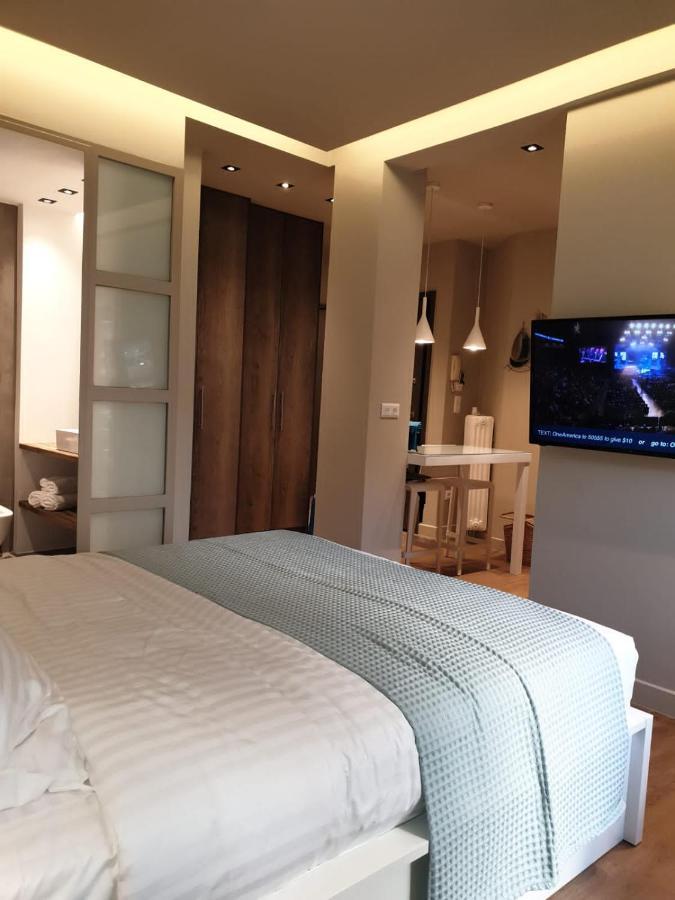 Renovated Studio With Roof Garden Access, 15 M Walk To Acropolis Apartment Athens Luaran gambar